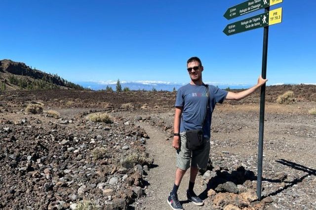 Foto van Jonas al staand in het Teide Nationaal Park